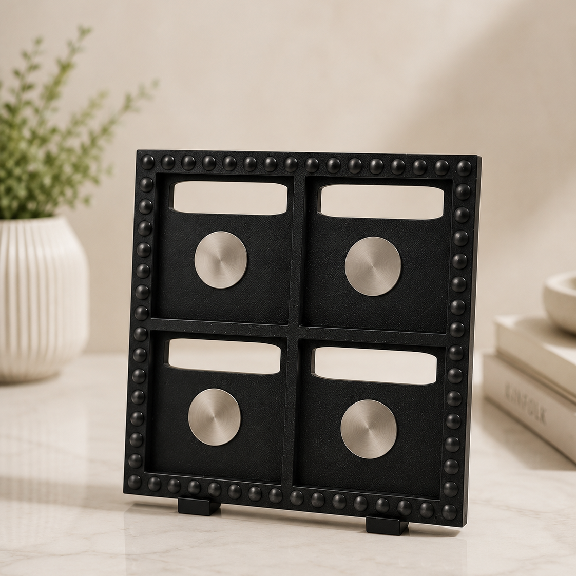 Frame in black colour